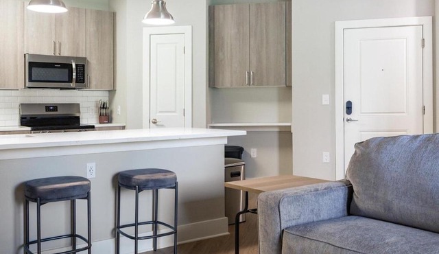 Landing Stylish 1BD Gym Clubhouse