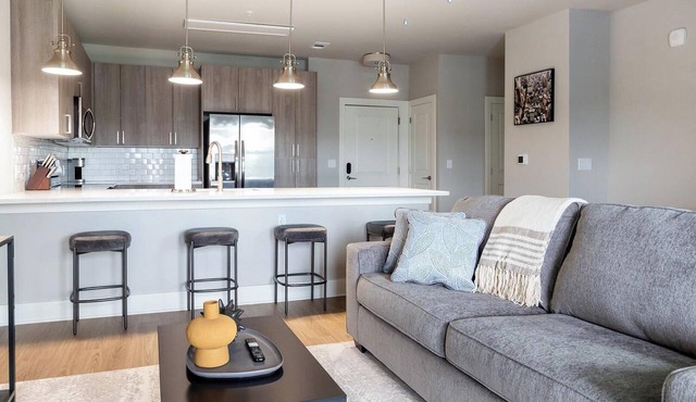 Landing | Stylish 1BD, Pool, Gym