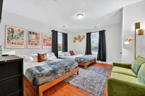 Large Studio in Center City that Sleeps 4 with Fast Wifi
