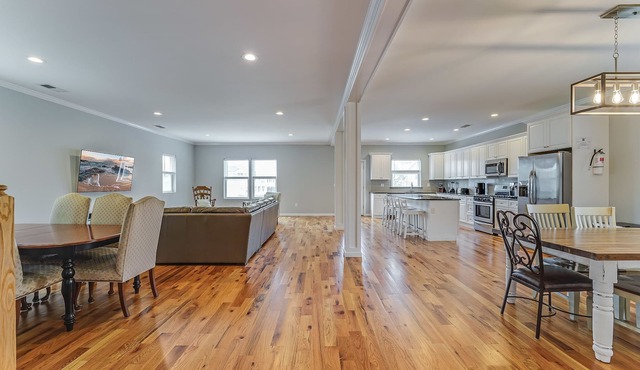 Large Updated House w/Heated Pool close to Beach and Boardwalk