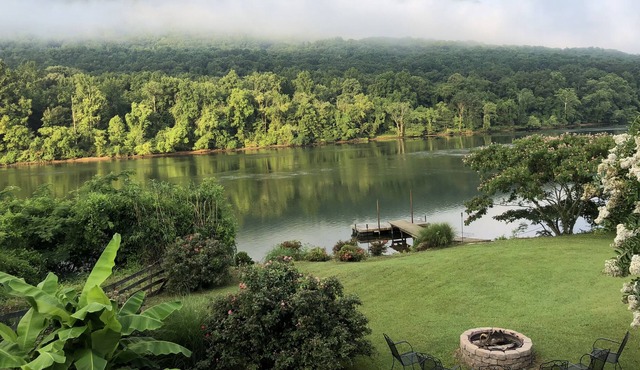 Llife on the River just minutes from exciting downtown Chattanooga, TN!