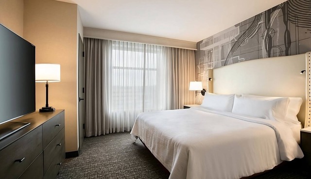 Look No More! Further! 3 Relaxing Units, Indoor Pool, Free Breakfast, Parking!