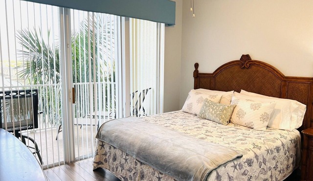 Lovely 2 bedrooms condo with pool in Boca Ciega