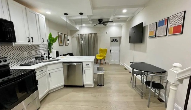 Lovely 3-bedroom townhome in Baltimore with WiFi
