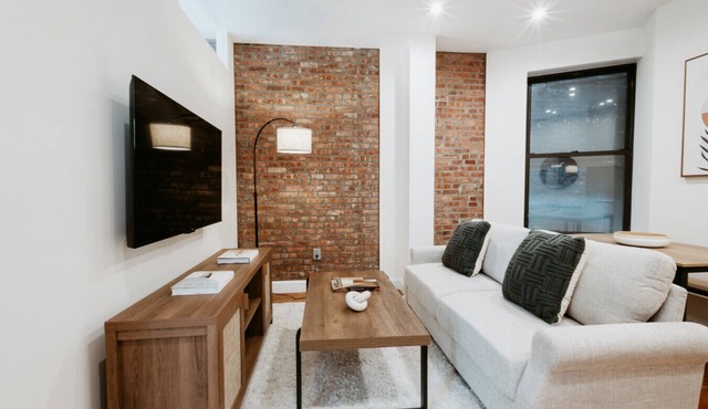 Lovely 3BR Apt Steps from Central Park!