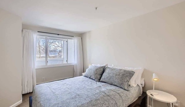 Lovely Pearl St Condo 1 BDR/1 BA Downtown Boulder