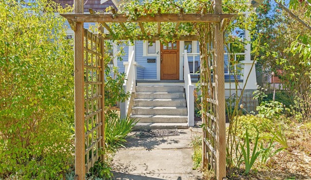 Luxurious Family Oasis in Fountain District, Walking Distance to Cafes & Parks