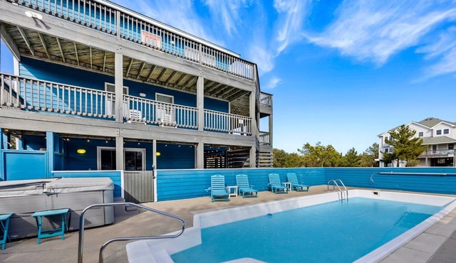Luxury Cottage Pool, Hot Tub, Walk to Beach
