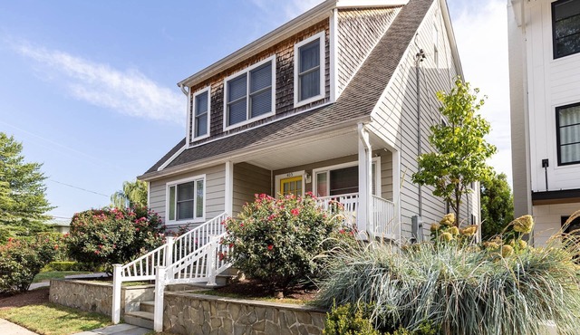 Luxury Home w Water Views, Expansive Yard, Steps to Restaurants and Downtown Annapolis