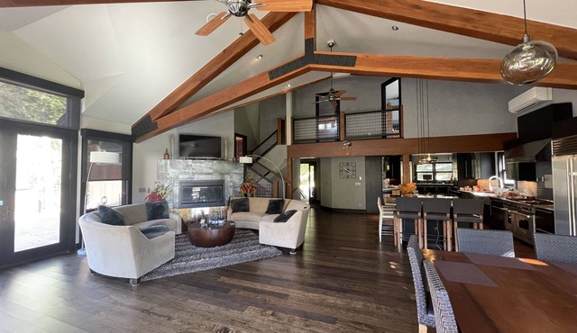 Magnificent Basalt Home! 15 minutes to Aspen. Perfect for One or TWO families!