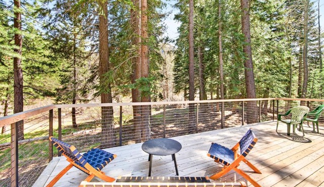 Marigold Cabin by Tahoe Getaways - 3BR in Alpine Meadows w Ski Shuttle!