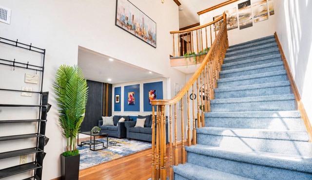 Mega Mansion! 6BR-3.5BA | NYC | MetLife | Parking