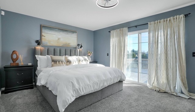 Modern Comfort: Charming Waterfront Home in Stockton