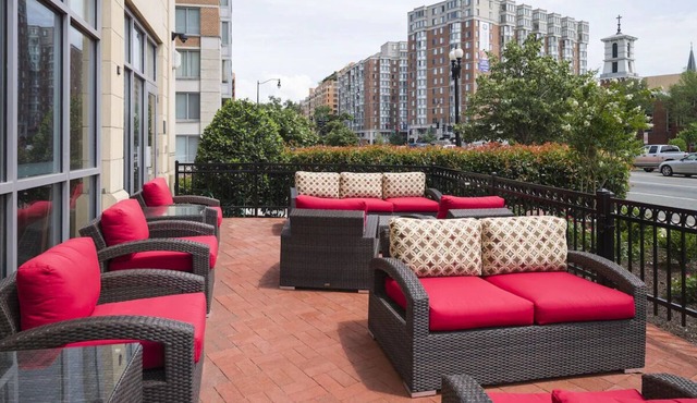 Modern DC 1BR King Suite Steps from Convention Center, National Mall & Museums