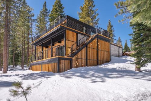 Modern Eco Retreat with Hot Tub and Views
