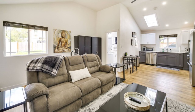 Modern Pacific Vacation Rental: 5 Mi to Lake Tapps