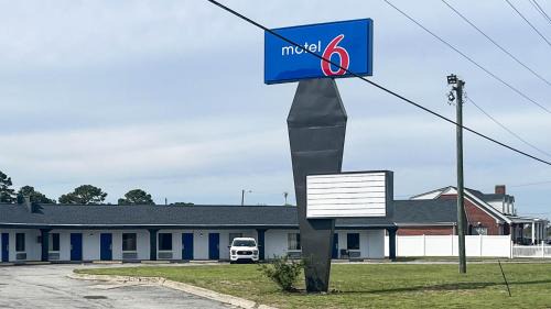 Motel 6 Williamston, NC - Highway 17