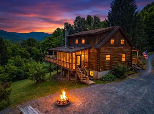 Mountainside Log Cabin w Private Waterfall access