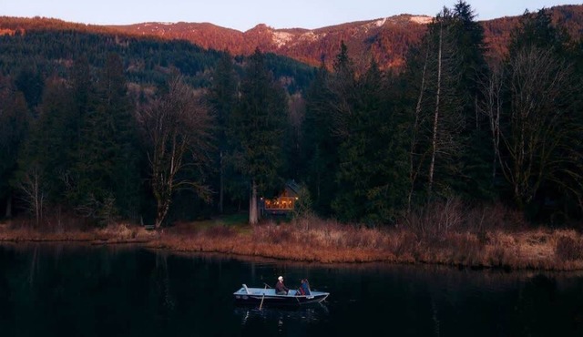 Mt Baker Luxe Waterfront Home,Hot Tub,Acreage