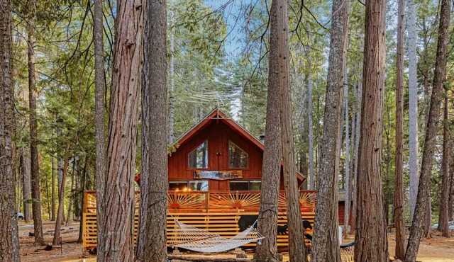 NEW - Lassen Tree Cabin with Hot Tub