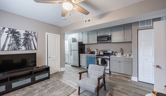 NEW Updated 2BR Apartment in DC