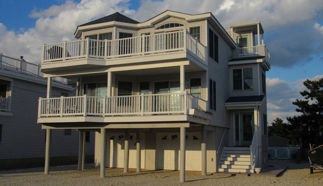 Ocean block house with views of the ocean