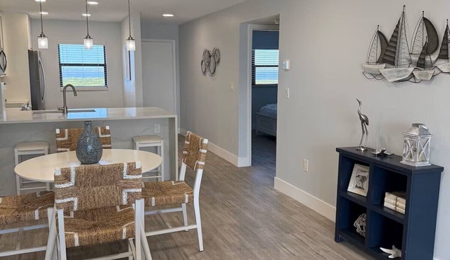 Oceanfront Renovated 2BR, Heated Pools, Pickleball, secluded Hutchinson Island