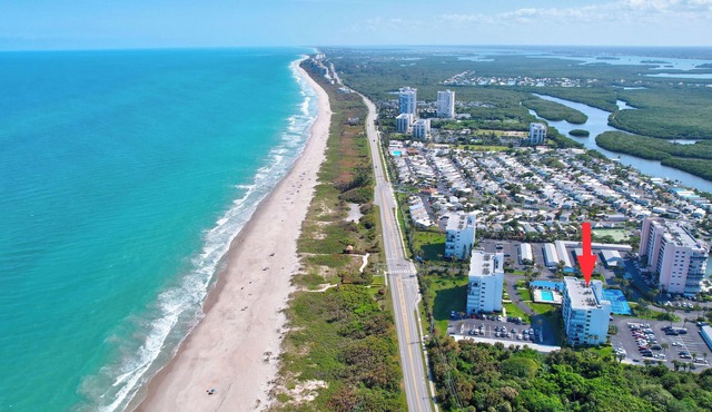 Oceanview 2-bedroom condo in Ocean Harbour North in Hutchinson Island