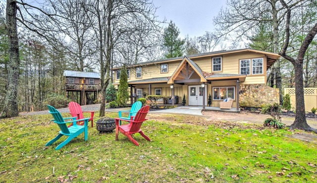 Otto Home w/Fire Pit, Tree House & Hot Tub!