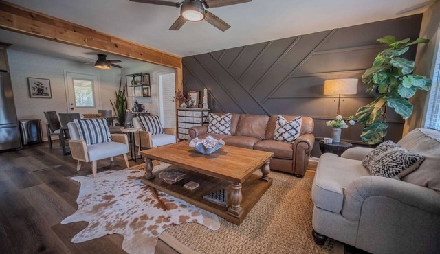 Parkside Place: Spacious 3BR Home with Game Room &