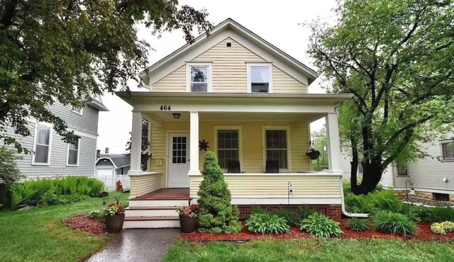 Peaceful Home Downtown + Coffee Bar + Pet Friendly + Interactive Mural