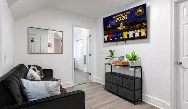 Penthouse 4BR — 4BR/2BA/9 Beds
