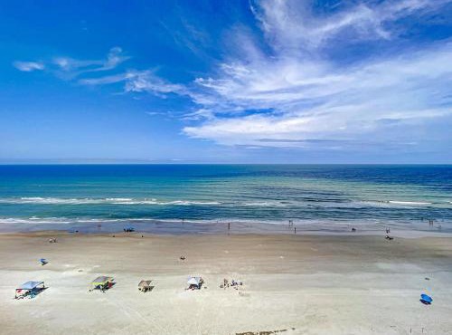 Penthouse Condo with wrap around views of the ocean - SR802