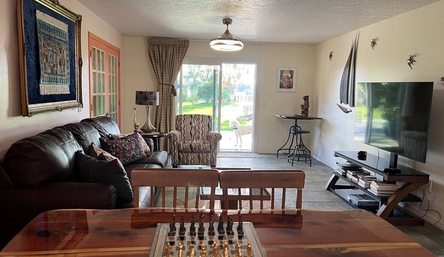Pet friendly Large Apt on Horse Farm w/ level 2 EV Charger.