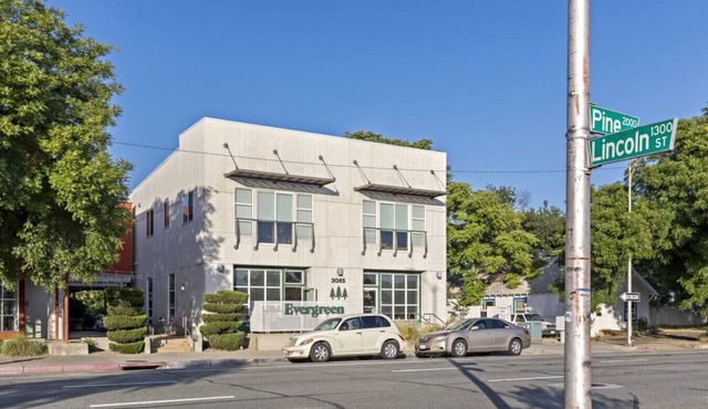 Pine at Evergreen - Boutique Hotel