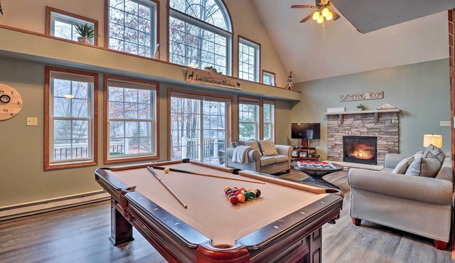 Pocono Hot Tub Chalet Lake Access Sleeps 10