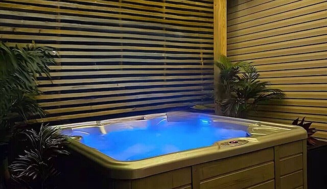 Poconos Themed Villa, Heated Pool, HotTub, Rooftop