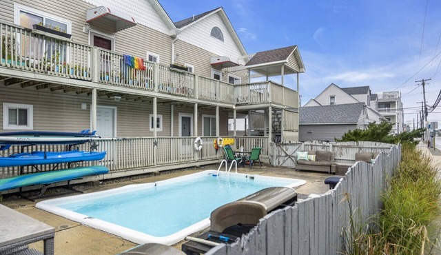 Pool & Beach Passes, Spacious 3BR Loft Condo | Seaside Heights