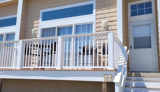 Poverty Beach is right across the street from this newly renovated bright Beach Condo.