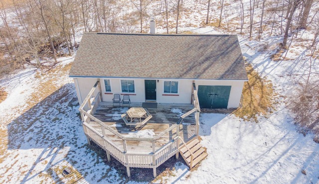 Private Floyd getaway with deck views, full kitchen, washer and dryer, and cozy sleeping spaces.