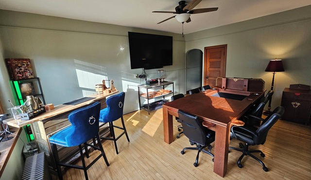 Private Game Haven & Multimedia Party Room - Sleeps 7