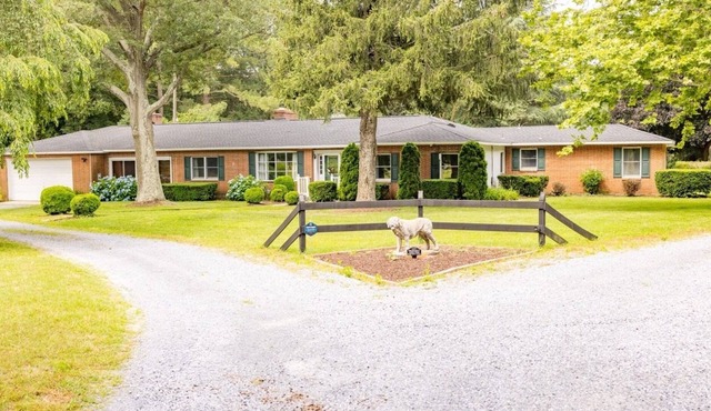 Private Gated Country Home with Outdoor Pavilion, EV Charger - Dog-Friendly