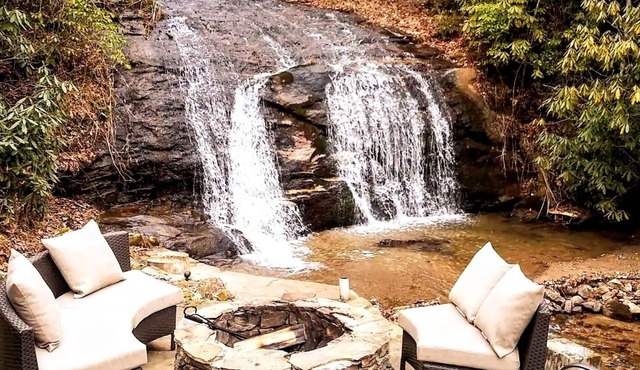 ★ Private Waterfall Retreat - 3bd 2ba Cabin★