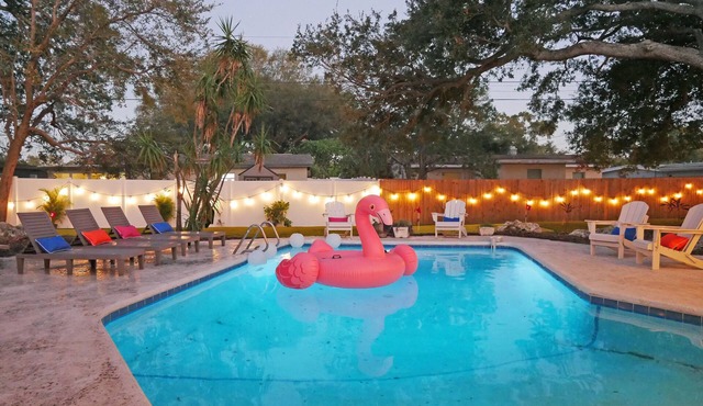Putt Putt! Pool & Private Fenced in Yard - close to the beach!
