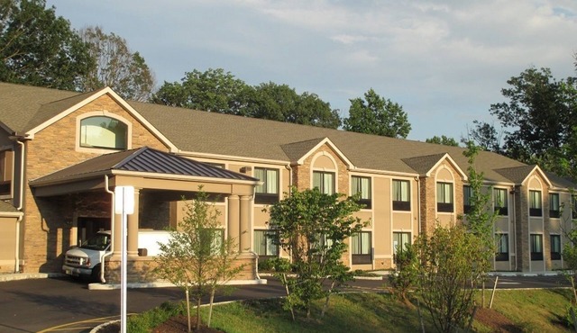 Red Carpet Inn And Suites Monmouth Jtc
