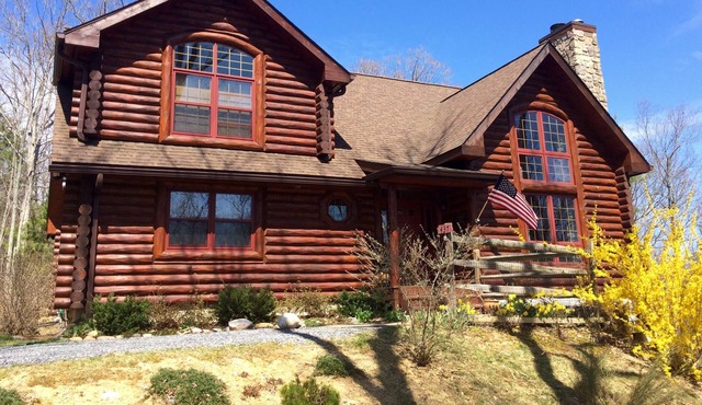 River Woods Retreat - Rustic Luxury in the Shenandoah Valley