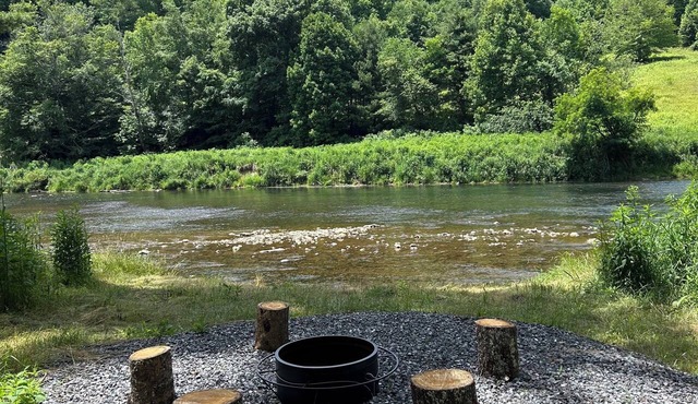 Riverfront Access & View! Dog-Friendly, Fenced Yard! Spring @ River Breeze Cabin