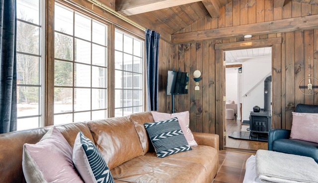 Rustic Mountain-View Farmhouse on 159 Acres