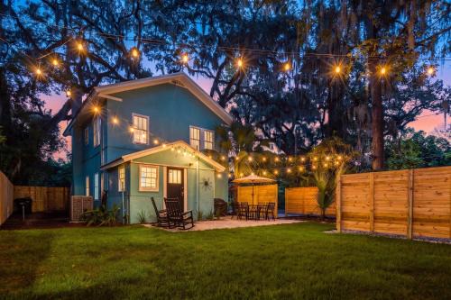 Sanctuary on 3rd - Walk to UF , Parking , Grill