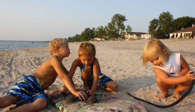 Sandy beach getaway in Tiny